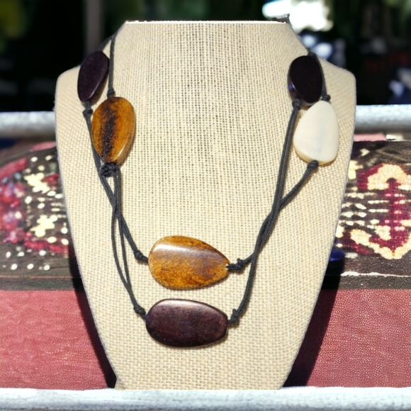 Vintage horn beaded necklace - Picture 3 of 7